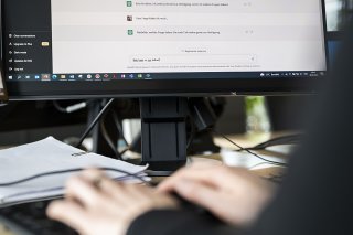 La jeune pousse suisse spécialisée dans l'intelligence artificielle AlpineAI a annoncé le lancement de SwissGPT. Cette version helvétique du générateur de textes ChatGPT entend s'opposer à la présence américaine et chinoise et servir plus efficace...